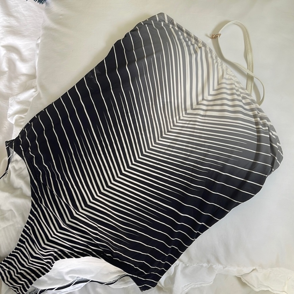 Vince Camuto One piece Convertible strap Bathimg Suit